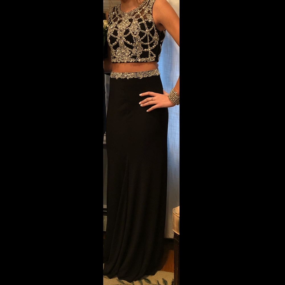 Black 2 piece prom dress